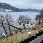 Simone Mit Seeblick *