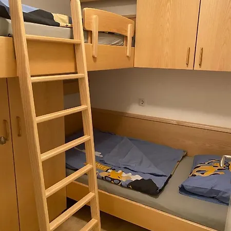 Simone Mit Seeblick *