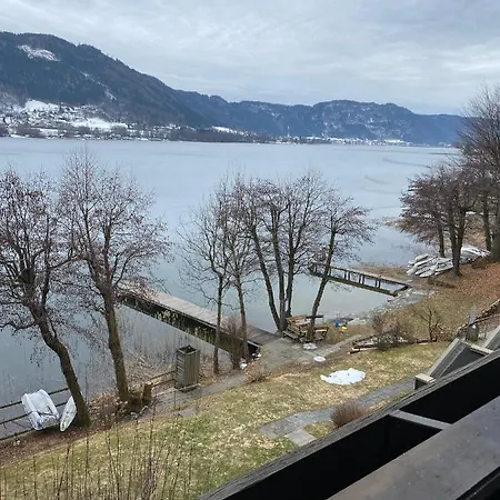 Simone Mit Seeblick *