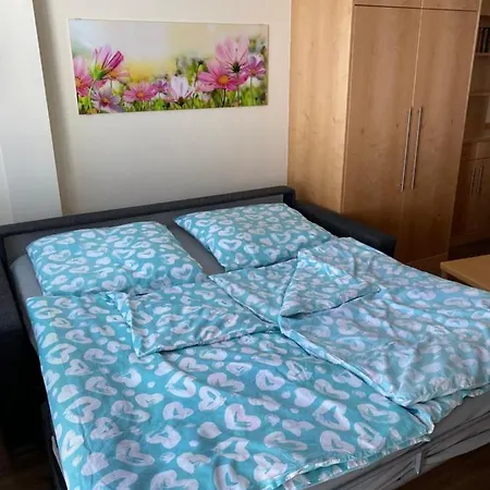 Simone Mit Seeblick *